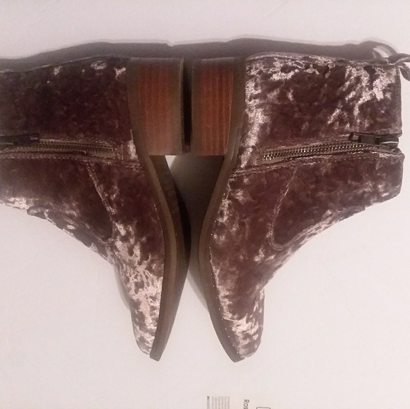 American Eagle Outfitters Shoes - AEO Crushed Velvet Booties Ankle Boots As 6